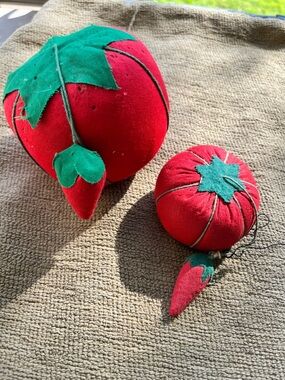 Red Tomato Pin Cushion Set with Green Felt Leaves strawberry VTG granny core